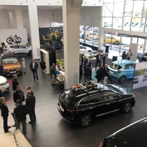 Velký autosalon v Brně - Modřicích, stavbu realizovala firma Gremis